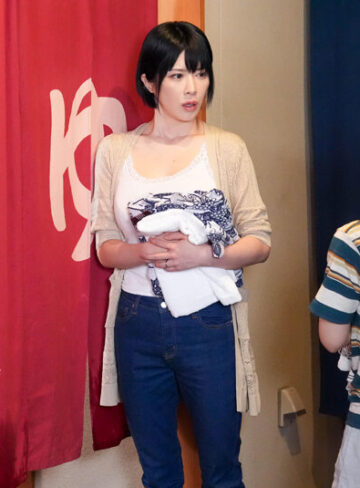 品番：1dandy00960b 「おちんちん大きくさせてごめんね」小さいから大丈夫だろうと女湯に一緒に入った甥っ子がおっぱいだらけの状況にフル勃起！慌てた叔母さんがこっそり抜いてくれましたVOL.2 セックスレスな人妻長身爆乳叔母さん Kカップ