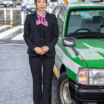 品番：1sdnm00556 SNS総フォロワー9万人 人妻女性タクシードライバー 春木蘭子 45歳 AVDEBUT「丁寧な接客を心掛けていますが乱暴な不倫SEXが大好きです」