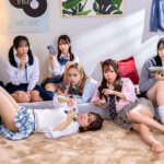 品番：oycvr00105 【VR】【8KVR】ボクの部屋はいつの間にかワケあり家出少女たちの溜まり場！Hは決して嫌がらないし何度、中に出しても文句言わない。一切しゃべらないけどHの最中は可愛らしく反応して感じてくれるんです。