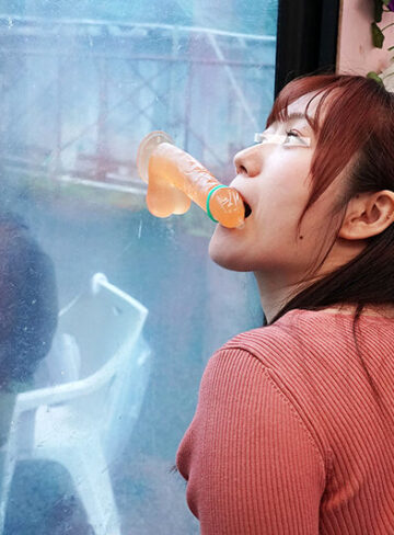 品番：dvmm00283 一般男女モニタリングAV×マジックミラー便コラボ企画 愛する夫の目の前で路上NTR！清楚な人妻が「お口だけでコンドーム装着」に挑戦！2 ノーハンドでデカチンを咥えたご無沙汰妻のオマ○コは欲しがり汁が溢れ出す！旦那の目の前で寝取って最後はゴムを外して生中出し！