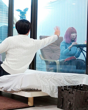 品番：dvmm00290 一般男女モニタリングAV マジックミラーの向こうには実の娘（=彼女）！「娘がダメなら私が…」巨乳母がデカチンすぎて童貞卒業できない娘の彼氏を優しく筆おろし！フル勃起デカチ○ポを根元まで受け挿れたご無沙汰オマ○コと性欲溢れる童貞チ○ポの中出しセックスは1発限…