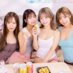 品番：hunvr00210 【VR】【VR史上最高峰のタイパ】最初から最後までほぼヌキどころ！だって開始約20秒で即エッチな事が始まっちゃってるんですから！ 顔面偏差値＆SEX偏差値共に激高！ハイスペックな4人の巨乳女子大生と最初から最後までエッチしまくり！！女子大生だらけのシェアハウスに…